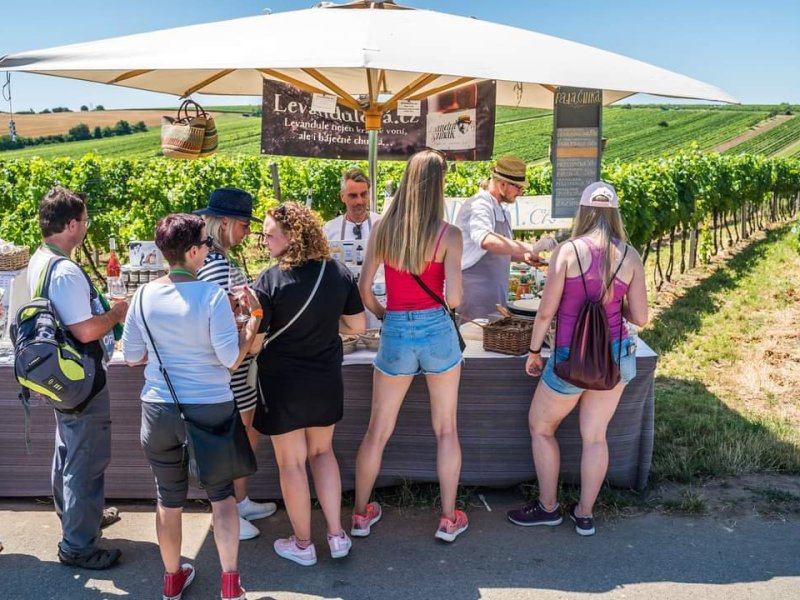 Květen, na trhy jedem!