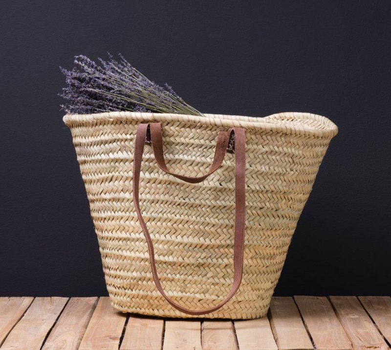 Natural basket with a long strap